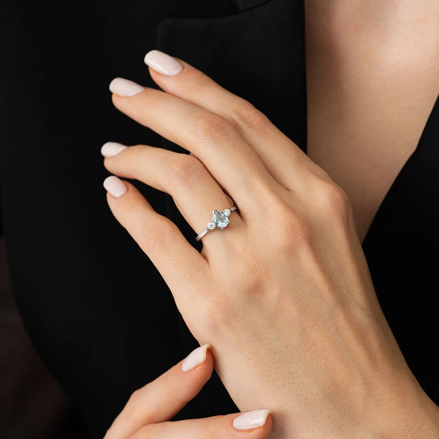 0,92 Karat Diamant-Blautopas-Ring