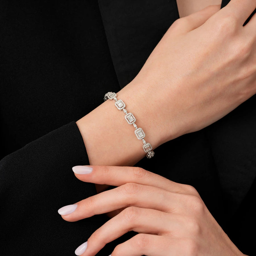 Armband mit 2,94 Karat Diamanten im Baguette-Schliff