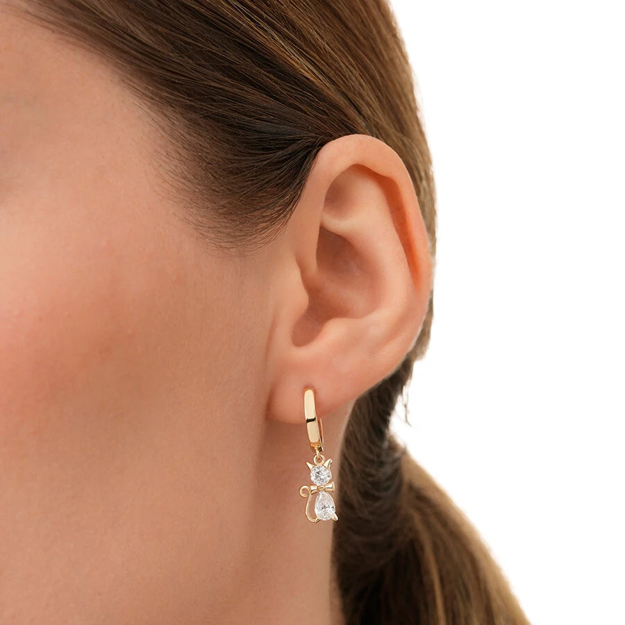 Goldene Katzenohrringe mit Stein