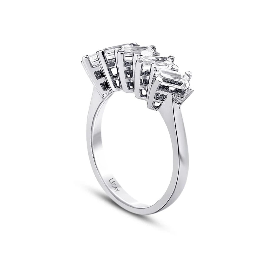 Goldener Baguette-Fünfsteinring