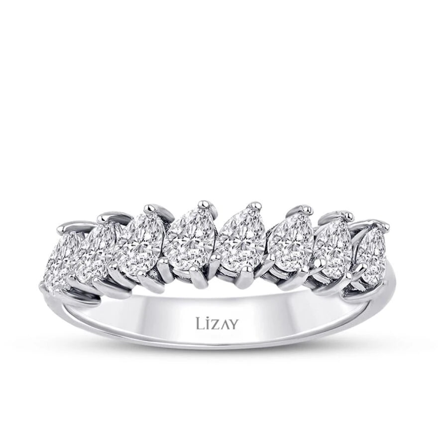 Halb-Eternal-Ring mit 0,76 Karat Diamant im Birnenschliff.