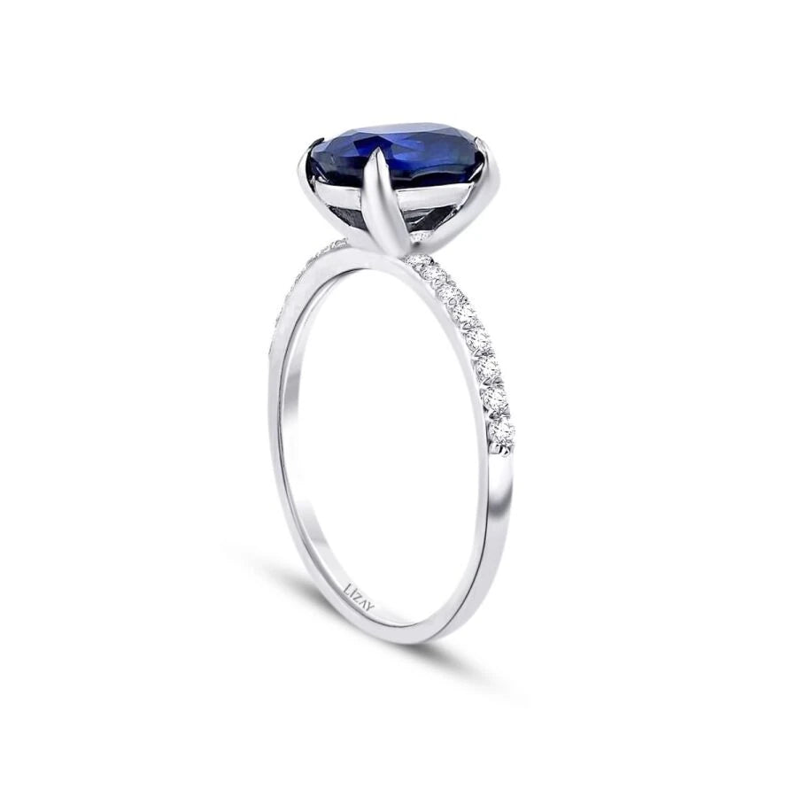 Ovaler Saphirring mit 1,92 Karat Diamant.