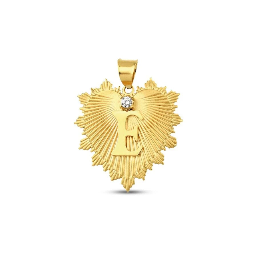 Goldener Herzanhänger mit Buchstaben