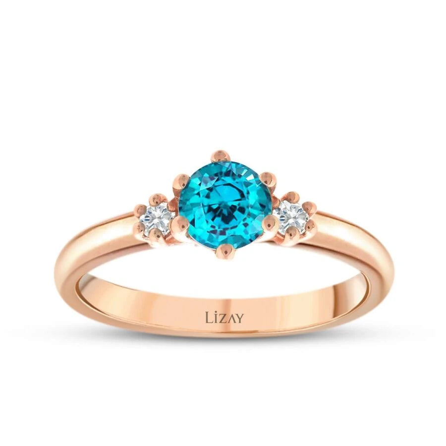 Ring mit 0,67 Karat Diamant und farbigem Stein