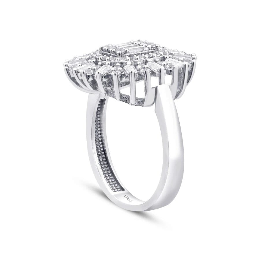 Goldring mit Baguette-Stein und Halo-Fassung