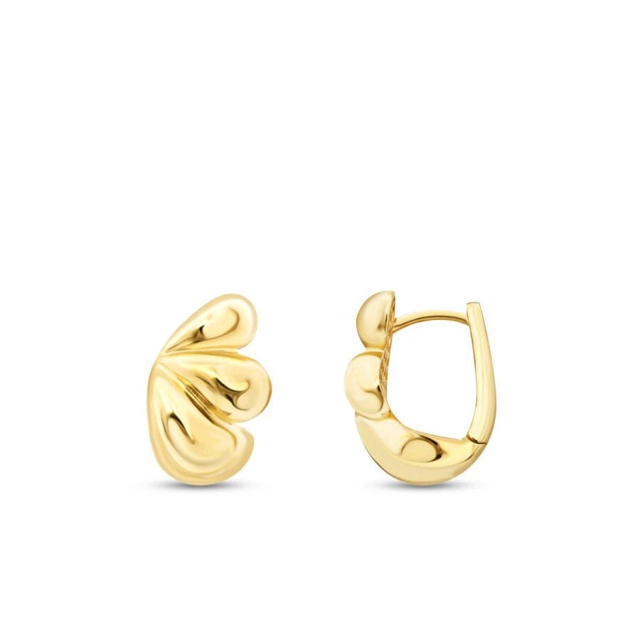 Goldene Ohrringe in Blütenform